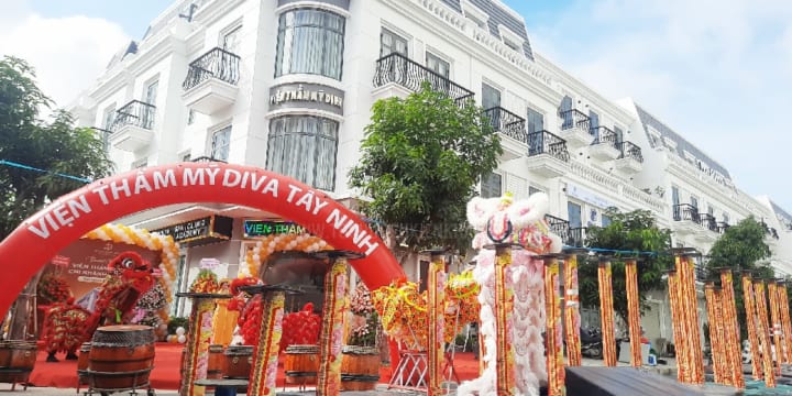Bí Quyết Tổ Chức Sự Kiện Khai Trương Tiết Kiệm Chi Phí